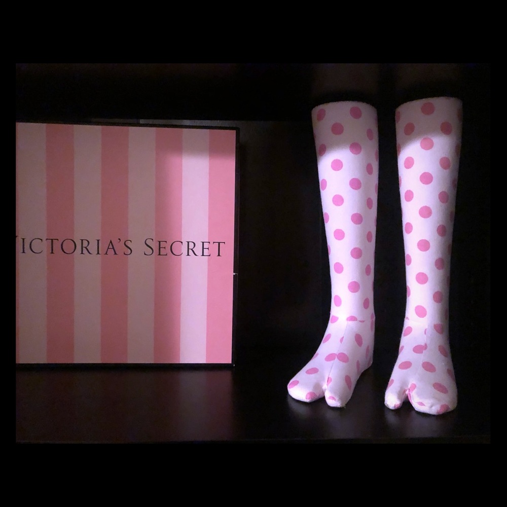 Just showing ! Vs pink display feet